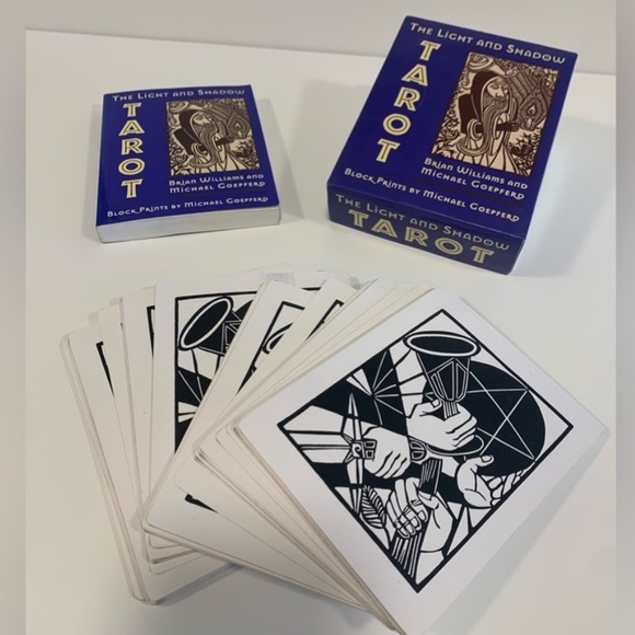 The Light and Shadow Tarot Cards - Picture 8 of 11